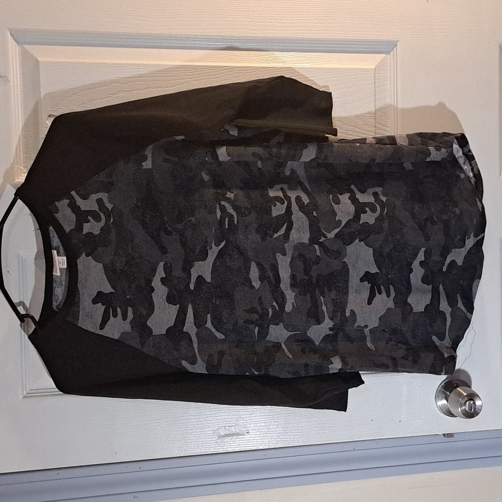 Lularoe Randy camo tee
